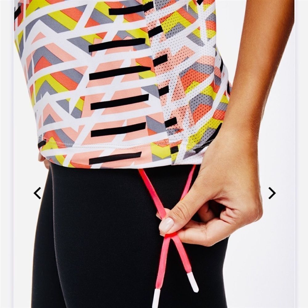 💜 Fabletics norwalk geometric Tank Top - Picture 2 of 14